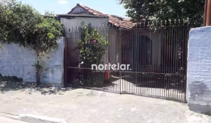 Terreno com 3 casas antigas à venda na Vila Mangalot