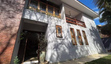 Excelente sobrado de alto padrão à venda no City América