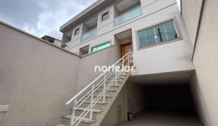 SOBRADO 3 DORMS; 1 SUÍTE; 4 VAGAS GARAGEM