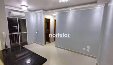 APARTAMENTO COM SACADA | 2 QUARTOS | 1 BANHEIRO | AR-CONDICIONADO | COND COMPLETO