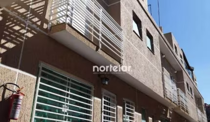 Sobrado com 2 suítes à venda em Cond. fechado