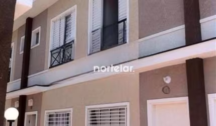 Casa de Condomínio com 2 Quartos e 3 banheiros à Venda, 78 m²