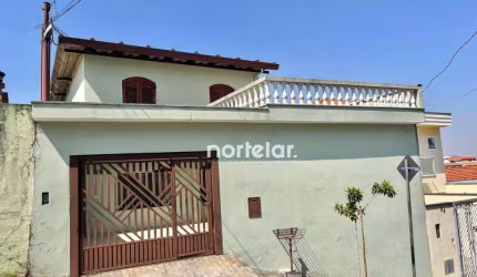 Sobrado de lote inteiro à venda na Vila Mangalot