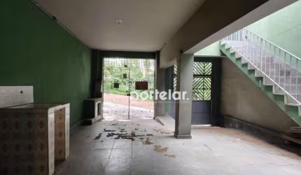 Duas casas à venda no mesmo terreno na Vila Iório