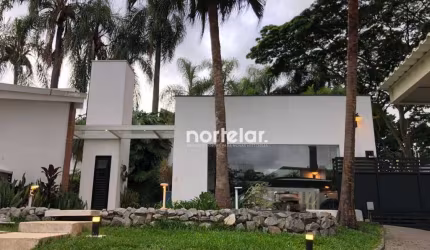 CASA COM PISCINA E LAGO ALTO DA LAPA