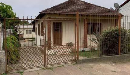 Vendo Terreno com 400m² com 2 casas com dois dormitórios cada.