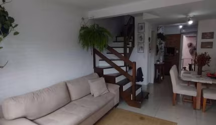 Casa em Condomíno 02 Dormitórios IMPECÁVEL !!!