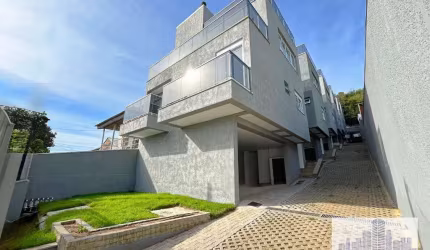 CASAS PRONTAS PARA MORAR  COM 215M2 DE AREA ÚTIL E VISTA MAGNIFICA DO RIO E CIDADE