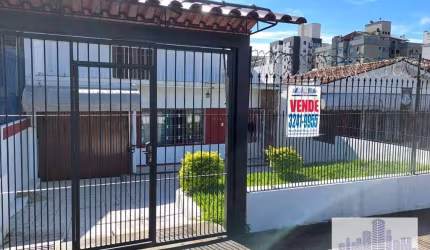 Linda e confortável residência ao lado da escola Mãe De Deus Tristeza