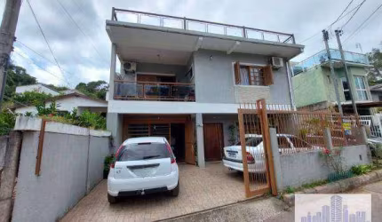 Casa com 4 dormitórios 360 m²