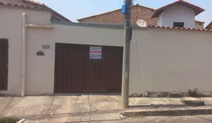 Casa com 2 quartos à venda na Santa Helena, 823, Nossa Senhora do Carmo, Contagem por R$ 600.000