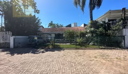 Casa à venda na Avenida Alvorada, 230, Caiobá, Matinhos, 220 m2 por R$ 2.380.000