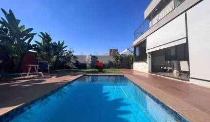 Casa alto padrão com 247m², 4 quartos para locação no Condomínio Alphaville em Ribeirão Preto/SP I Imobiliária Brioni imóveis
