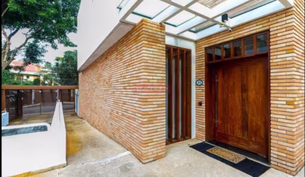 CASA  NO ALTO DA BOA VISTA COM 4 DORMITÓRIOS, 4 SUÍTES e 4 VAGAS DE GARAGEM