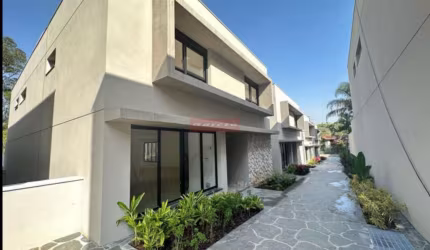 CASA EM CONDOMÍNIO FECHADO NA GRANAJA JULIETA COM 4 DORMITÓRIOS, 4 SUÍTES e 6 VAGAS DE GARAGEM
