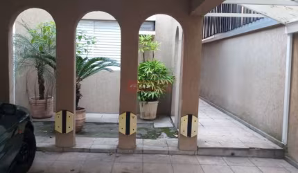 Excelente casa, 3 dorm, 4 banheiros, 3 salas, 2 vagas, na Chácara Santo Antônio
