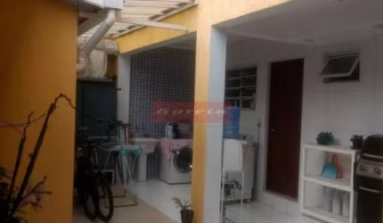 CASA ASSOBRADADA EM STO AMARO A VENDA, PRÓX. A  JOÃO DIAS, 4 DORM, SALA, COZINHA, 3 VGS, 3 AR COND
