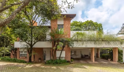 CASA EM CONDOMÍNIO FECHADO NO JARDIM CORDEIRO COM 4 DORMITÓRIOS, 4 SUÍTES e 5 VAGAS DE GARAGEM