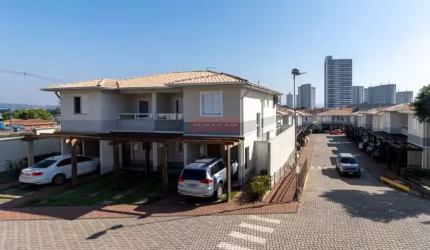 Casa de Condomínio com lazer