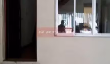 Casa na Vila Cruzeiro, 81 metros de área construída, 2 salas, 2 banheiros, 1 vaga.
