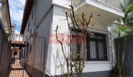 Agradável casa na Chácara Santo Antônio, 179 m de terreno, 3 dorm, 2 salas, 3 banheiros. 3 vagas.