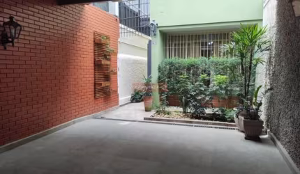Agradável casa Campo Belo, 260 m de terreno, 4 dorm, 3 banh, 2 salas, 3 vagas.