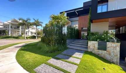 Casa Alto Padrão 5 Suítes!