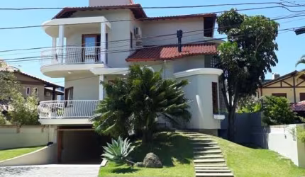 Casa 5 dormitórios!