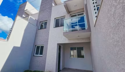 Sobrado com 2 quartos e terraço para locação no Umbará