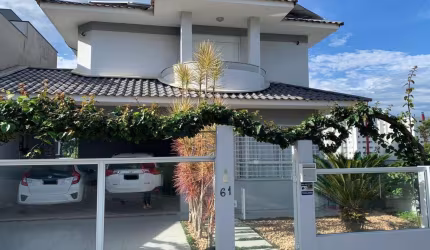 Casa para Venda em Palhoça, Pedra Branca, 3 dormitórios, 1 suíte, 2 banheiros, 2 vagas