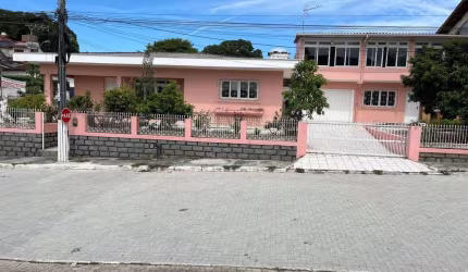 Casa para Venda em São José, Centro, 4 dormitórios, 4 suítes, 2 banheiros, 2 vagas