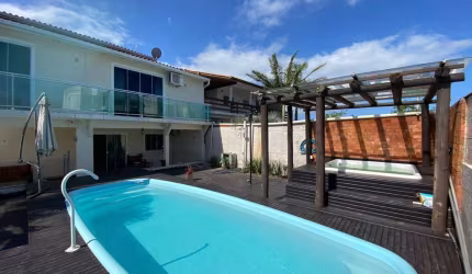 Casa para Venda em Palhoça, Pagani, 5 dormitórios, 2 suítes, 4 banheiros, 4 vagas