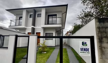 Sobrado para Venda em Palhoça, Bela Vista, 3 dormitórios, 1 suíte, 2 banheiros, 1 vaga