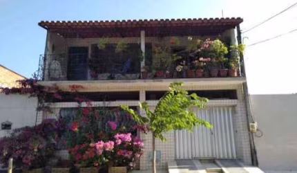 Casa com 4 dormitórios à venda, 215 m² por R$ 550.000,00 - Parque Dois Irmãos - Fortaleza/CE