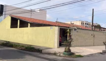 Casa com 4 dormitórios à venda, 160 m² por R$ 595.000,00 - Maraponga - Fortaleza/CE