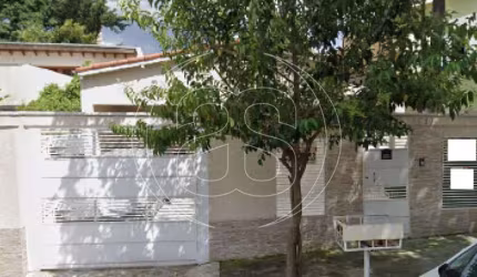 Casa no Campo Belo - 220m², 3 dorm, 1 suíte e 2 vagas.