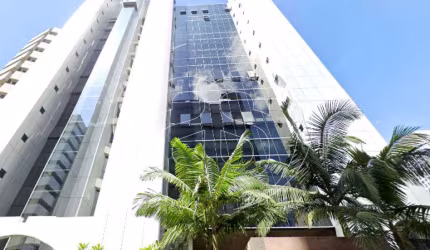 Conj. Comercial de 223m², 1 sala, 4 banheiros e 5 vagas.