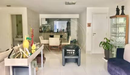 Excelente apartamento 142m², 3 suítes, 2 vagas, depósito, no Panamby. Pronto para morar.