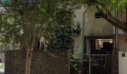 Sobrado no Campo Belo - 90m², 3 dormitórios, 2 banheiros e 3 vagas de garagem.