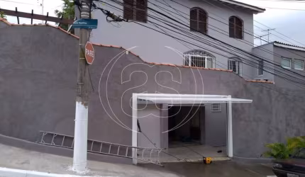 Sobrado no Campo Belo - 169m², 3 dorm, 3 banh e 2 vagas.
