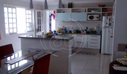 CASA À VENDA 4 DORMITÓRIOS E 1 SUÍTE - JARDIM AEROPORTO