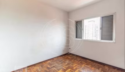 Sobrado residencial á venda com 2 vagas de garagem.