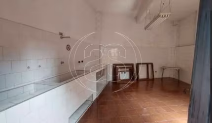 Casa comercial com edícula á venda