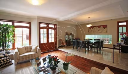 Casa com 4 suítes com quintal e piscina à Venda, com 439 m² no Planalto Paulista