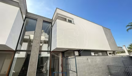 NOVO: Condomínio ?JADE? com casas de 450M - 4 suítes e 4 vagas