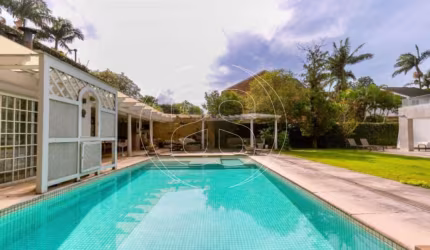 Casa com 5 Suites e 6 banheiros à Venda, 700 m² por R$ 6.200.000