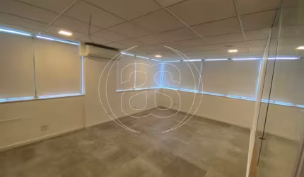 Conjunto comercial á venda com 300m²