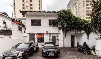 Casa Comercial com 300m² para locação no coração de Moema.