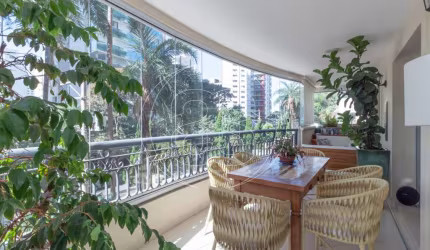 Apartamento á venda em Moema índios com 4 vagas de garagem!!
