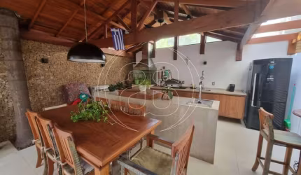 Casa de condomínio a venda com 4 suítes e 5 vagas